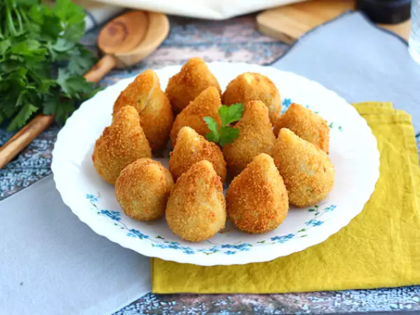 Рецепта Coxinhas (бразилски пилешки крокети)