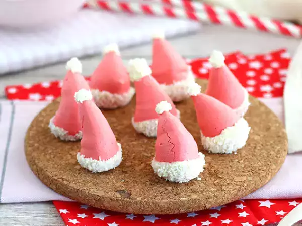 Рецепта Меренгета шапки на дядо коледа