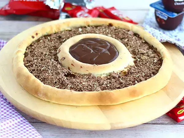 Рецепта Пица с kit kat и кисело мляко шоколад danette