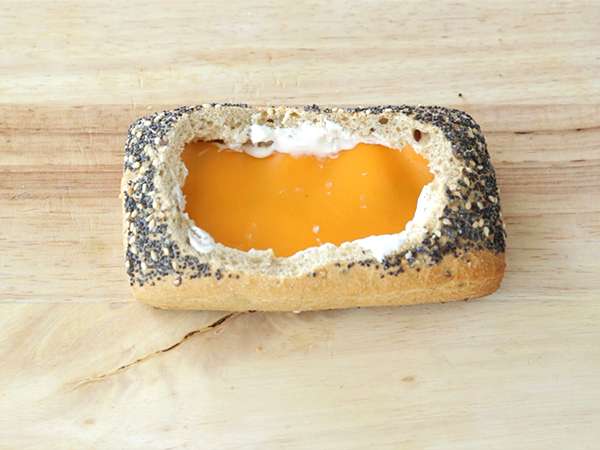 Яйчни лодки с чоризо и сирене - Подготовка стъпка 2