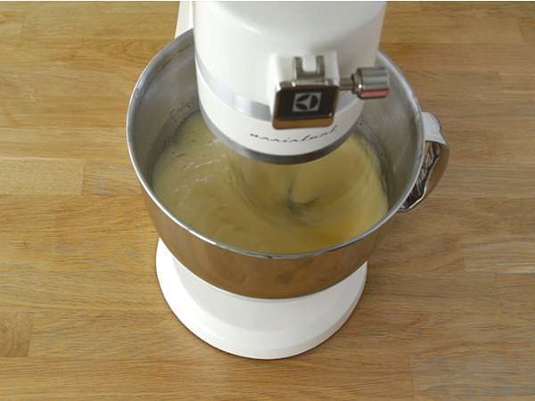 Торта Tres Leches с три млека - Подготовка стъпка 2