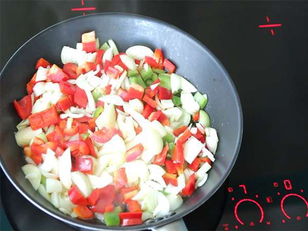 Испански емпанади с риба тон - Подготовка стъпка 1