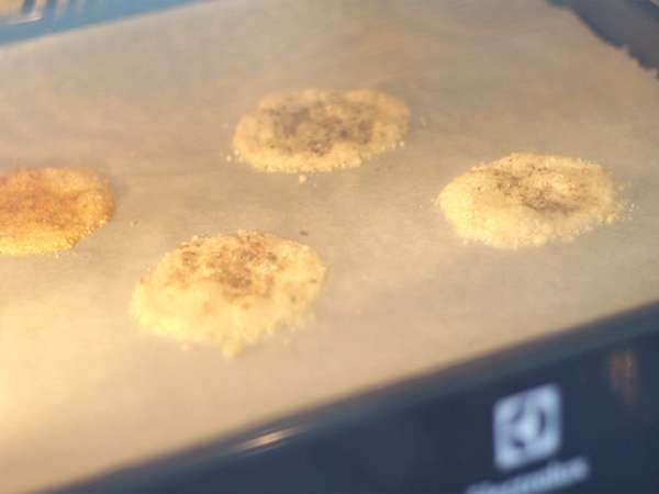 Чипс от пармезан с билки и подправки - Подготовка стъпка 3