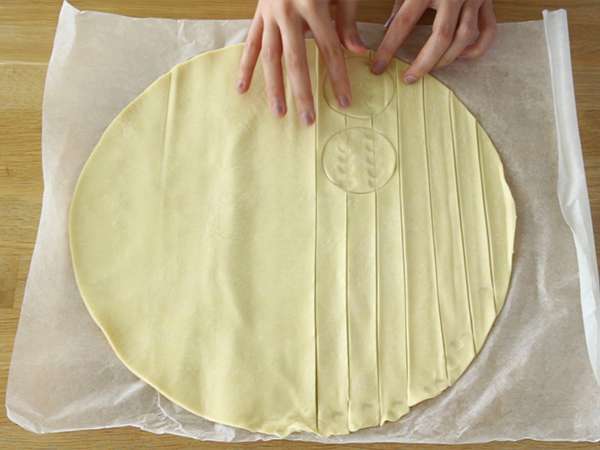 Круши от бутер тесто с шоколадов център - Подготовка стъпка 2