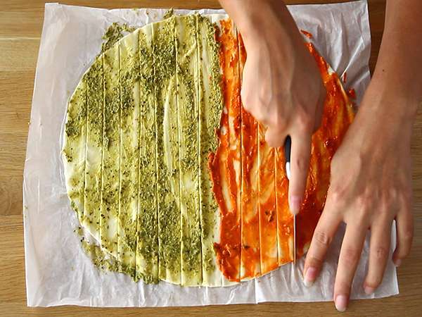 Коледни елхи от бутер тесто с песто за коледен аперитив - Подготовка стъпка 2