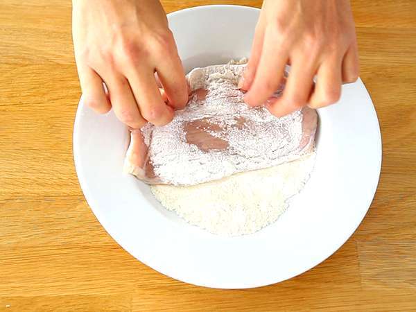 Ескалоп от телешко месо Миланезе - Подготовка стъпка 2