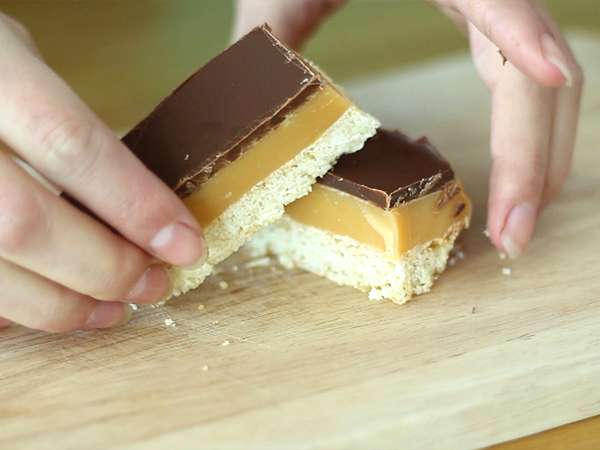 Домашно приготвен Twix или Сладкарски милионер - Подготовка стъпка 7