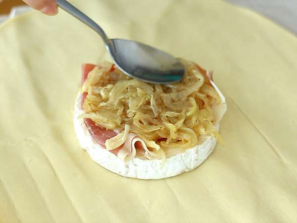 Бутер тесто с шунка и лук Camembert - Подготовка стъпка 2