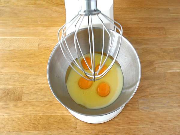 Вкусно влажна торта с кондензирано мляко - Подготовка стъпка 1