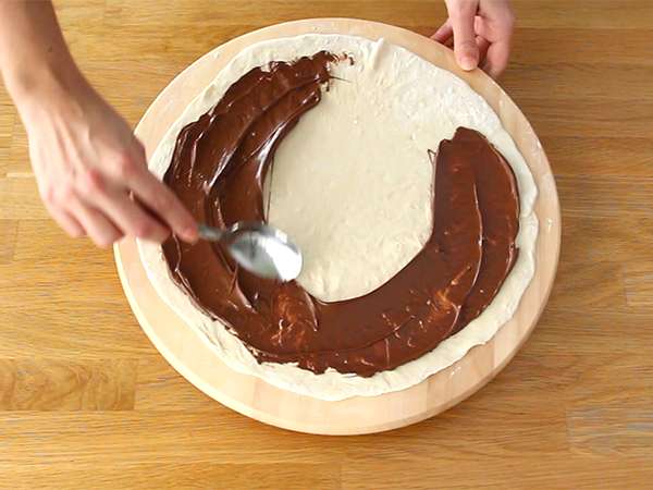 Сладка пица с банан и шоколад - Подготовка стъпка 1