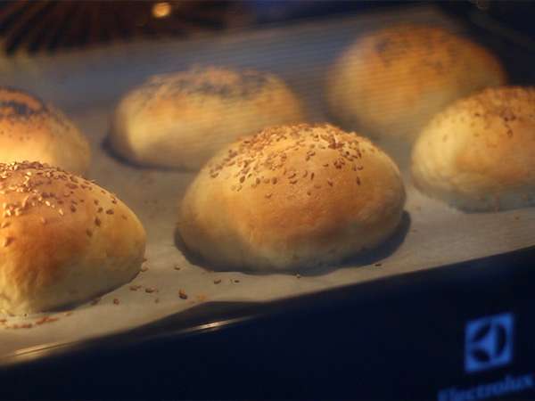 Домашно приготвени кифлички за бургери - Подготовка стъпка 7