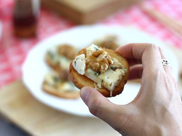 Тост с рокфор, орехи и мед - Подготовка стъпка 3