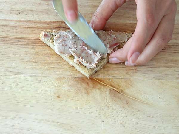 Препечен хляб с рилети и корнишони - Подготовка стъпка 2