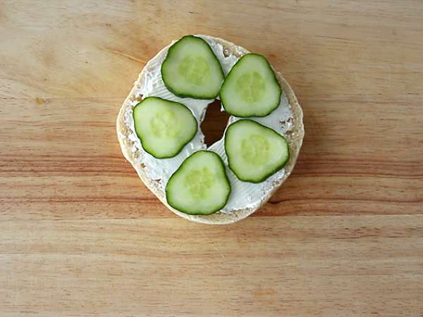 Багел със сьомга, краставица и фреш - Подготовка стъпка 2