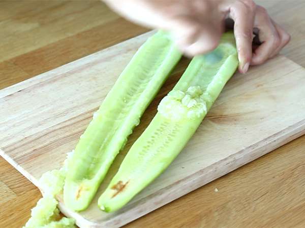 Цацики - гръцкият сос от краставици и кисело мляко - Подготовка стъпка 1