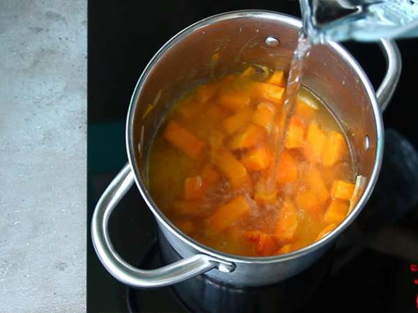 Крем супа от тиква с люти чушки - Подготовка стъпка 3