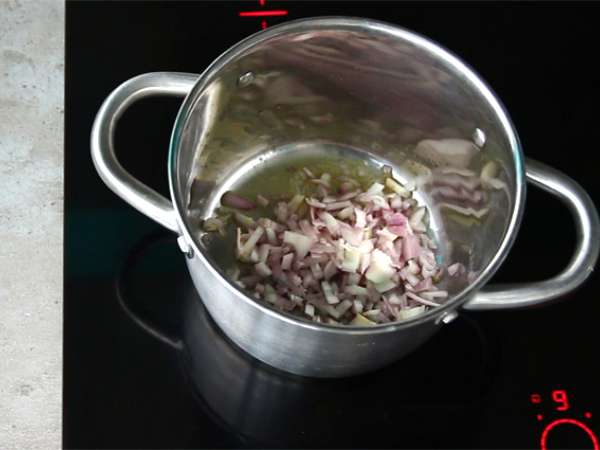 Бърза и лесна супа от праз и картофи - Подготовка стъпка 1