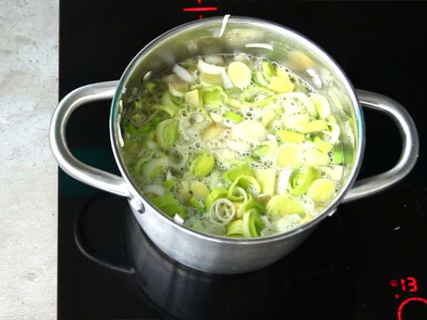 Бърза и лесна супа от праз и картофи - Подготовка стъпка 3