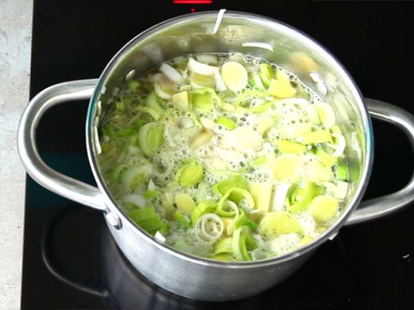 Супа от праз и картофи от бутер тесто - Подготовка стъпка 3