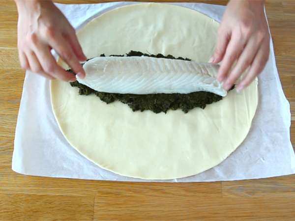 Риба в коричка от бутер тесто със спанак и сирене моцарела - Подготовка стъпка 1