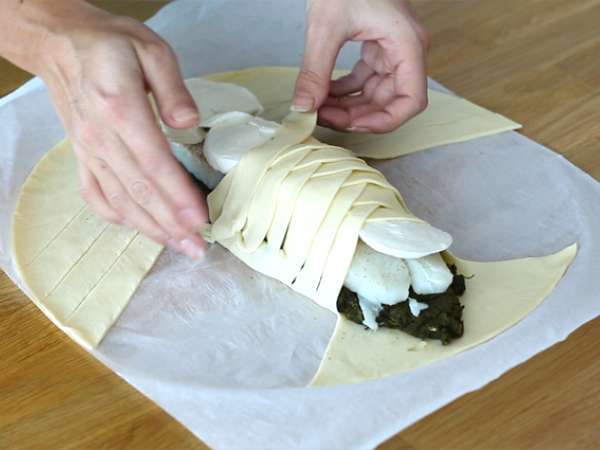 Риба в коричка от бутер тесто със спанак и сирене моцарела - Подготовка стъпка 3