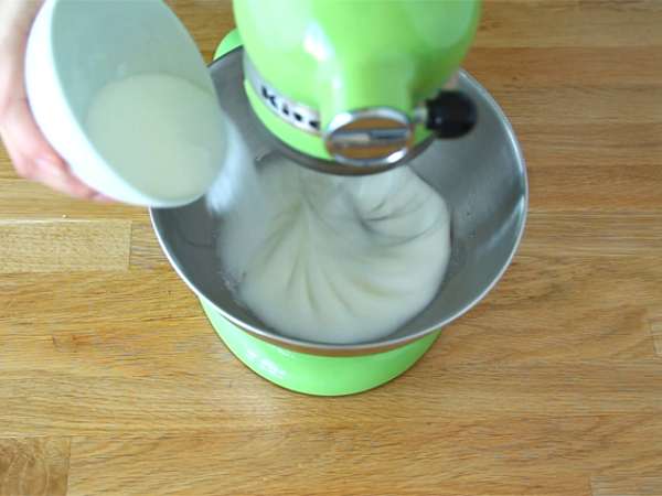 Меренгета шапки на Дядо Коледа - Подготовка стъпка 1