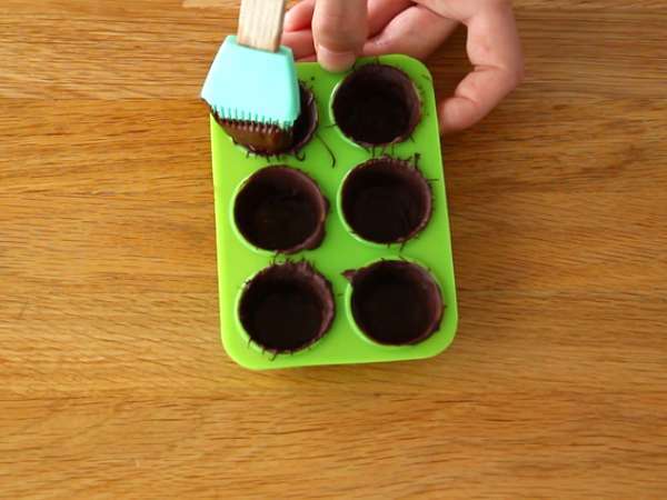 Шоколадови бонбони с пълнеж от солен карамел и бадеми - Подготовка стъпка 2