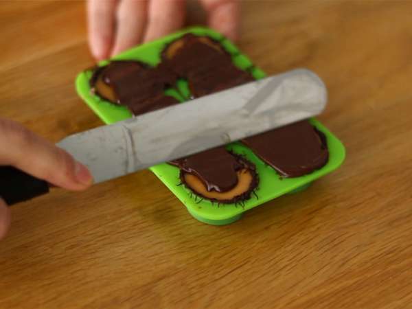 Шоколадови бонбони с пълнеж от солен карамел и бадеми - Подготовка стъпка 4