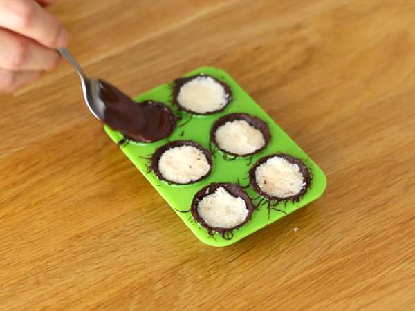 Шоколадови бонбони с кокосов пълнеж в стил Bounty - Подготовка стъпка 4