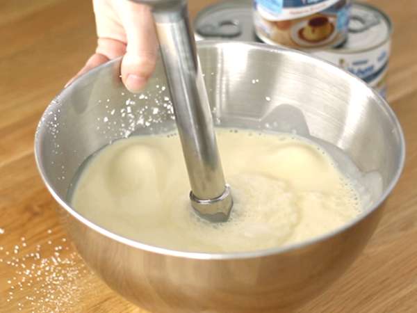 Чийзкейк с подсладено кондензирано мляко и компот от червени плодове - Подготовка стъпка 3