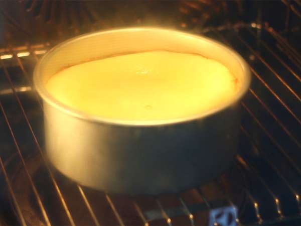 Чийзкейк с подсладено кондензирано мляко и компот от червени плодове - Подготовка стъпка 4