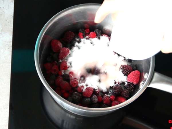 Чийзкейк с подсладено кондензирано мляко и компот от червени плодове - Подготовка стъпка 5