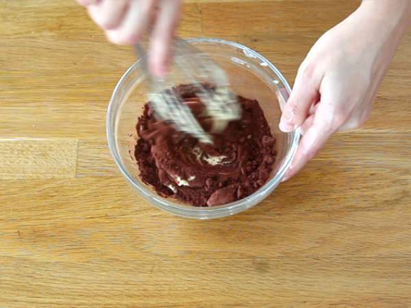 Двойно ароматизирана торта с шоколад и ванилия с шоколадов център - Подготовка стъпка 4