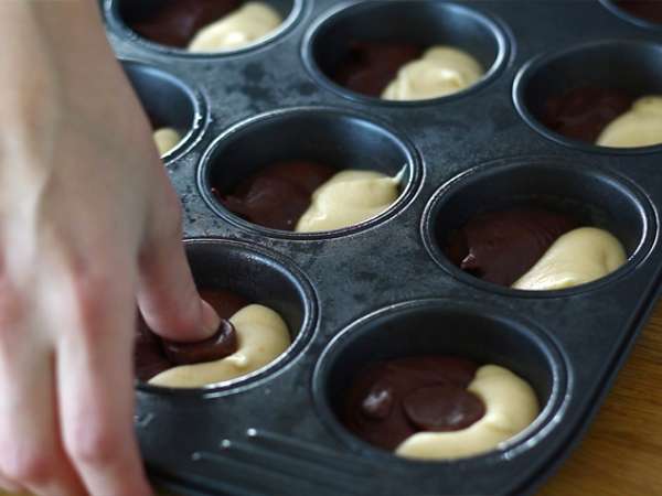 Двойно ароматизирана торта с шоколад и ванилия с шоколадов център - Подготовка стъпка 6