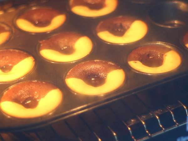 Двойно ароматизирана торта с шоколад и ванилия с шоколадов център - Подготовка стъпка 7