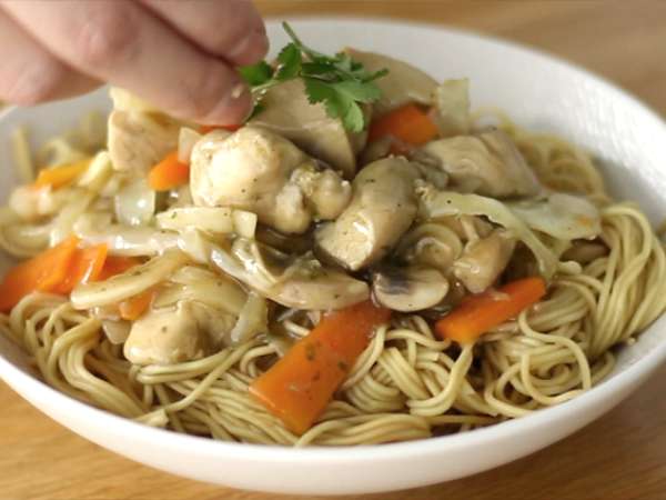 Chow mein (chao men), китайска юфка с пилешко месо и зеленчуци - Подготовка стъпка 7