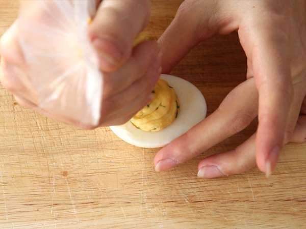 Яйца с мимоза (бързо и лесно) - Подготовка стъпка 3