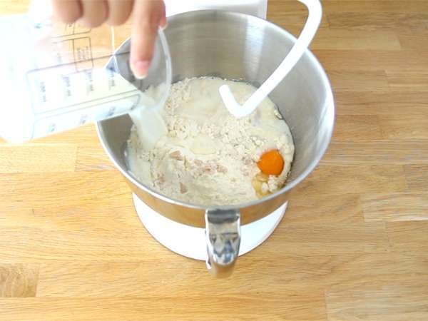 Китайски бриош с пълнеж от крем и шоколадови стърготини - Подготовка стъпка 1