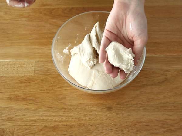 Кифлички за пица с пълнеж от шунка и сирене - Подготовка стъпка 3