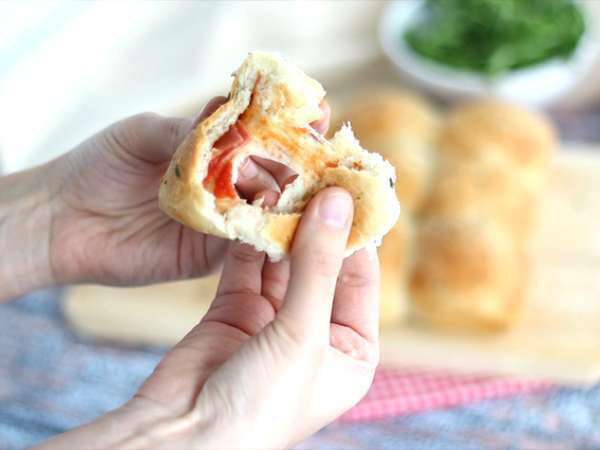 Кифлички за пица с пълнеж от шунка и сирене - Подготовка стъпка 8