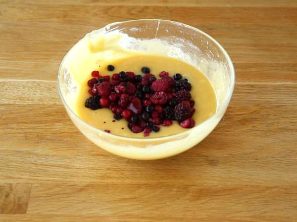 Брауни с бял шоколад и червени плодове (Blondie) - Подготовка стъпка 3