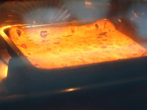 Брауни с бял шоколад и червени плодове (Blondie) - Подготовка стъпка 4