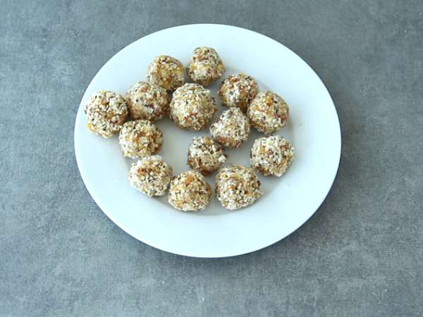 Енергийни топчета с кайсии, зелен чай и кокос - Подготовка стъпка 3