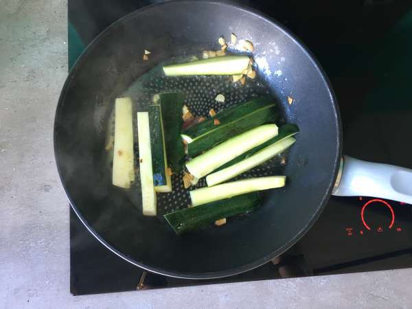 Тиквички с лимон и сирене фета - Подготовка стъпка 3