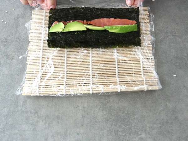 Макис с пушена сьомга и авокадо - Подготовка стъпка 11