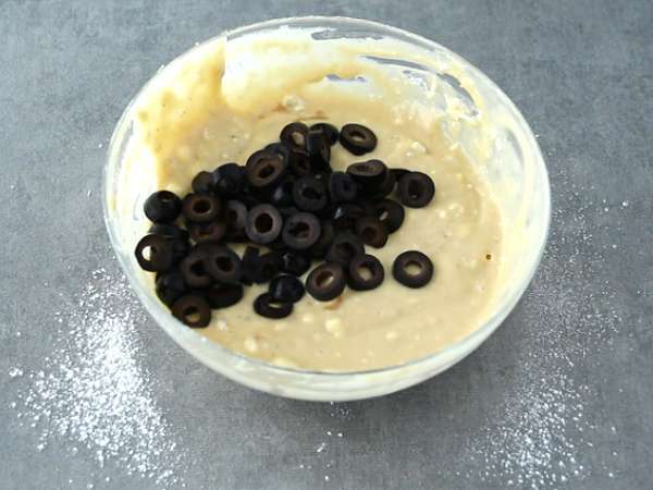 Торта с черни маслини и фета - Подготовка стъпка 2