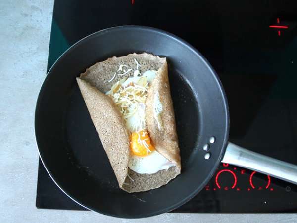 Пълнозърнести палачинки от елда с шунка, сирене и яйце - Подготовка стъпка 3