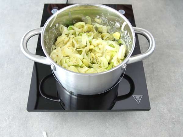 Супа от праз, кокосово мляко и къри - Подготовка стъпка 2