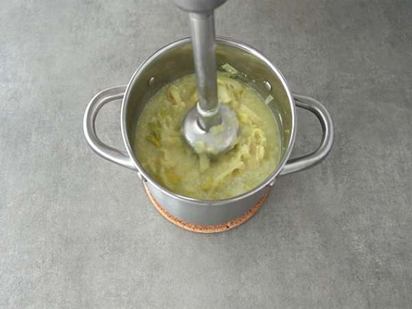 Супа от праз, кокосово мляко и къри - Подготовка стъпка 3
