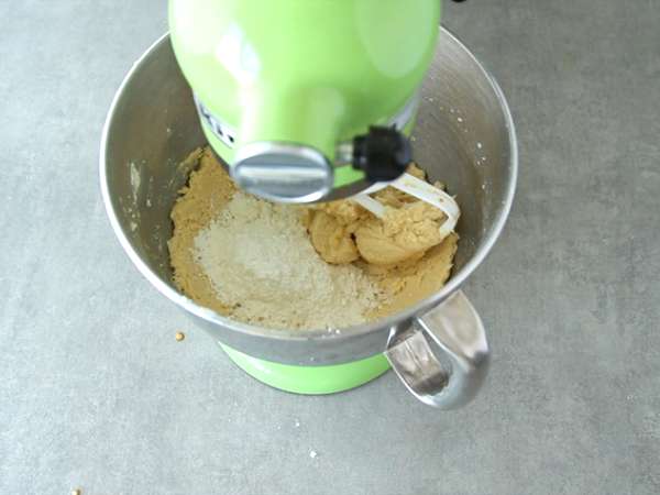 Alfajores - аржентински сладкиши с млечен конфитюр и кокос - Подготовка стъпка 3